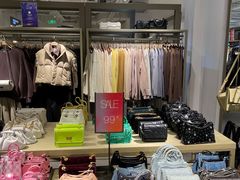 -URBAN REVIVO(北京斯普瑞斯奥特莱斯店)