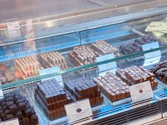 散装榛子蓉及原粒榛子巧克力蓝色-VENCHI 闻绮(北京国贸商城店)