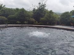 -腾冲洞山温泉村