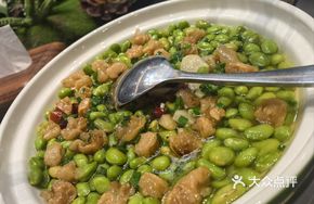 Salted Beef Tendon Steamed with Soybeans