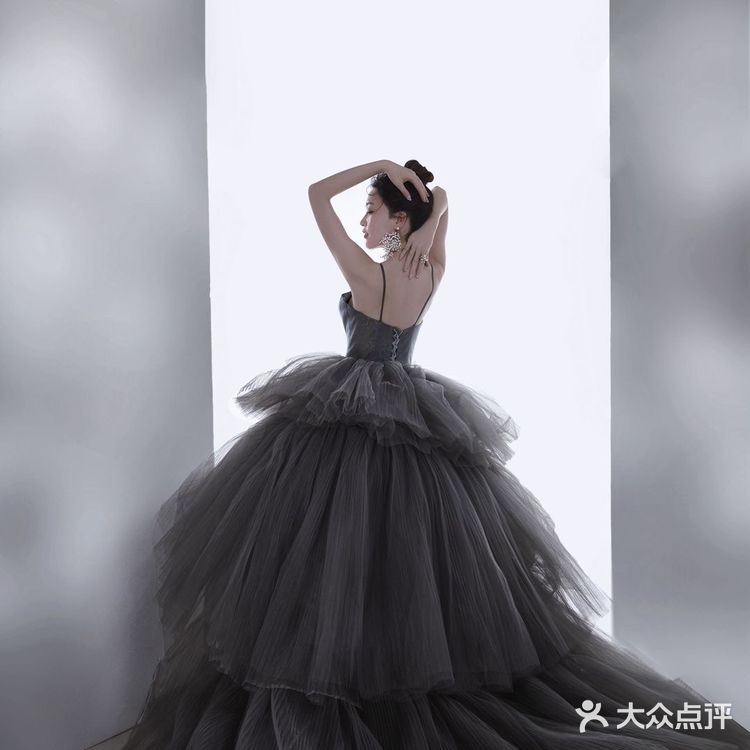 单色背景婚纱照