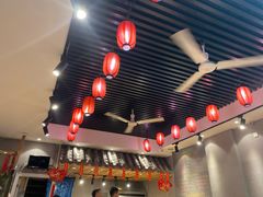 大堂-爆炸头阿姨小四川正宗川味小吃(无任何分店)