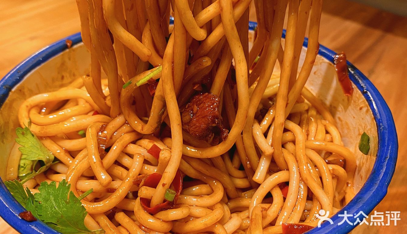 厦门这家老板超帅还会跳舞的店 又辣又够味！