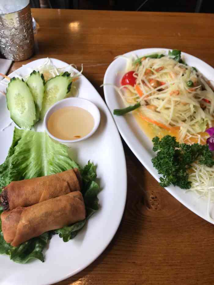 泰生活thai food"太棒啦 组织了一个同学聚会 大家都吃得很.