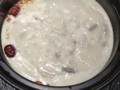 胡椒猪肚鸡-洪氏嗨捞·广东猪肚鸡·椰子鸡火锅(西咸万象城店)