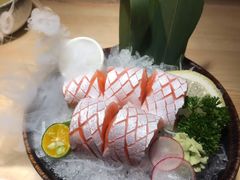 三文鱼刺身-小句号·精致料理(江南环球港店)