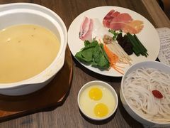 过桥米线-云海肴(星耀樟宜店)