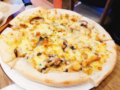 鲜香菌菇鸡腿肉比萨-必胜客(上海新南方商城PH店)