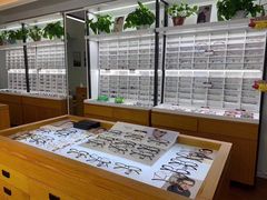 -视野联行眼镜•蔡司•依视路(温江店)