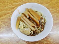 -松树干拌面店