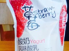 草莓酸奶-一鸣真鲜奶吧(秣周东路地铁站店)