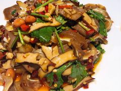 热卤三合一-费大厨辣椒炒肉(高铁吾悦广场店)
