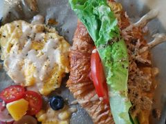 芝士金枪鱼太阳蛋可颂-251#coffee roasters(沿河东路店)