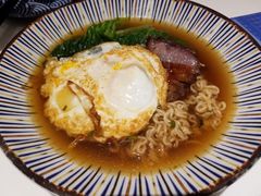 叉烧煎蛋出前一丁-龙记香港茶餐厅(久光百货店)