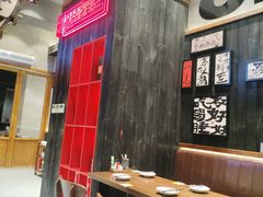 大堂-8PINTS八品脱·日料·烧鸟·精酿小酒馆(莘庄店)