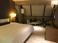 -上海滴水湖皇冠假日酒店