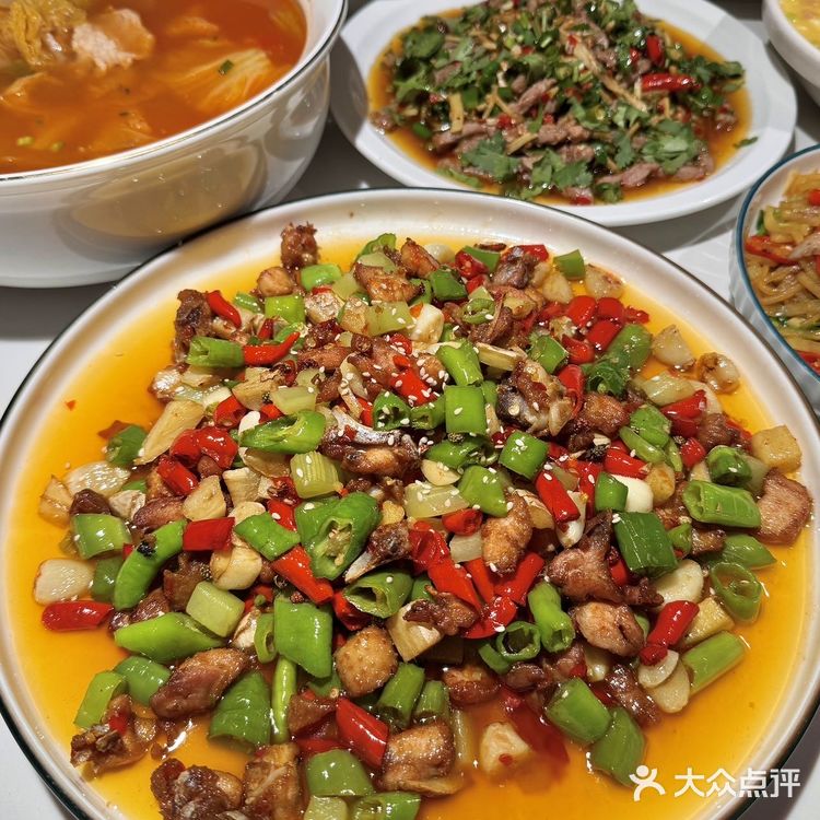 新迎新城新开的！新开的！一家有特色的川味江湖菜小酒馆