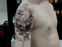 点击看大图 -龙之吻专业刺青·手工耳洞·纹身去色