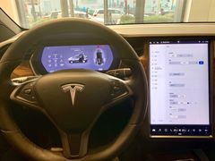 -TESLA 特斯拉(上海太古汇体验店)