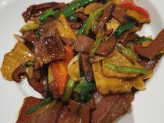 牛肝菌咸肉炒大蒜-上海1号私藏菜(静安店)