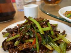 茶树菇炒牛柳-牧羊餐厅
