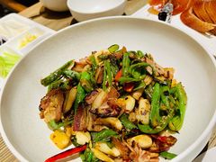 杭椒烧腊肉-小大董·烤鸭(凤凰汇店)