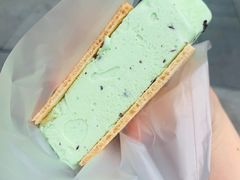 -詹爷爷乌节路街头冰淇淋