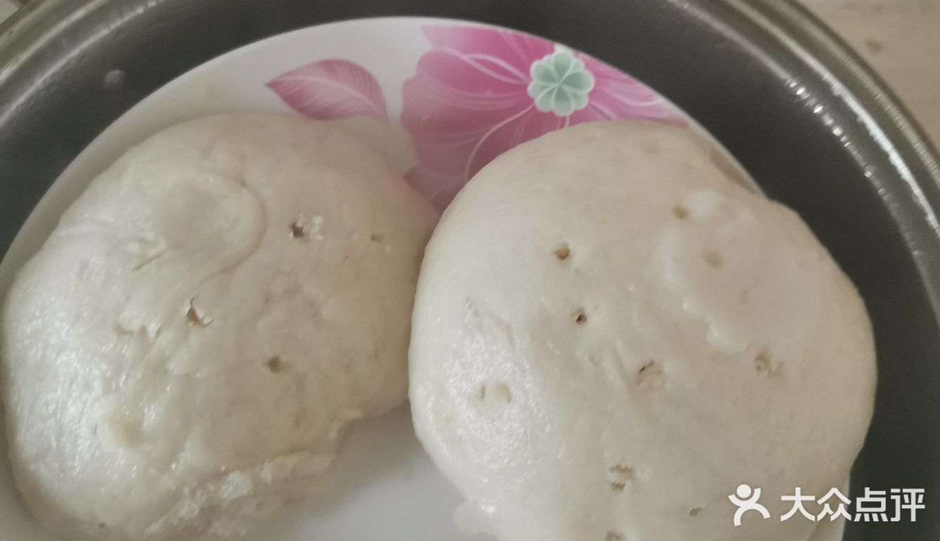 放大碗，盖上保鲜膜，半天功夫，面团大一倍，拿出来