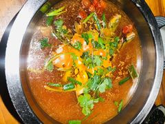 -野山舂·贵州现舂酸汤火锅(鸿通城店)