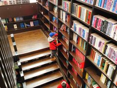 -钟书阁(松江泰晤士小镇店)