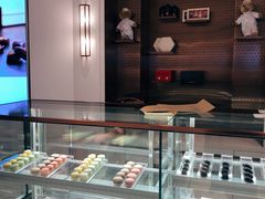 面包甜点陈列柜-王府半岛酒店·半岛精品店