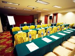 24楼会议室-美豪怡致酒店(上海长寿路店)