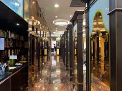 -八佰伴8008星级形象店