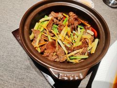 嫩姜熘吊龙牛肉-虹潮荟·餐桌上的美食地理(太阳宫店)