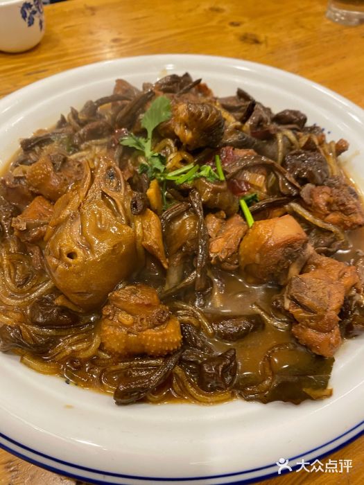 小油饼家常菜·百姓菜馆(漠河店)-小鸡炖蘑菇粉-菜-小鸡炖蘑菇粉图片-