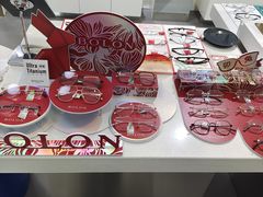 -视野联行眼镜•蔡司•依视路(温江店)
