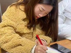 -贺加贝化妆美甲培训学校