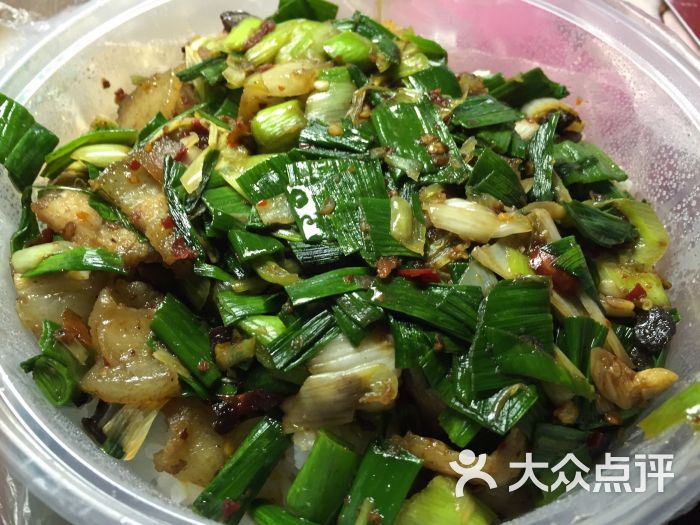 蒜苔回锅肉木桶饭