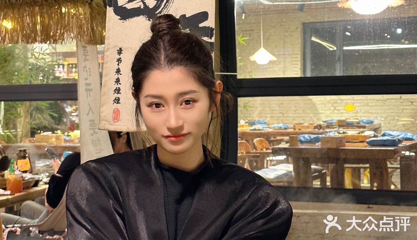 盆友们‼️这家小院里吃火锅实在是太舒服啦～