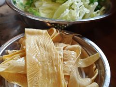 -黄利砖万峰林布依特色酸笋牛肉馆