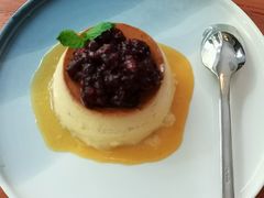 香草布丁配烩莓果-帕歌西班牙餐厅paco tapas
