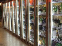 联排酒柜-日进一片海.生腌海鲜火锅.宵夜烧烤(三里屯总店)