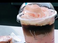 双杯樱花小铁-瑞幸咖啡(番禺永旺梦乐城店)