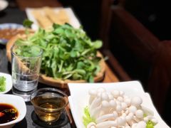 白玉菇-大匠工房古船木艺术餐厅·猪肚鸡专门店(长白仙岛店)