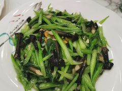 鸡枞菌炒菜心-老苏扬饭店