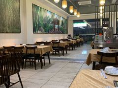 大堂-胡须哥网红竹筒菜