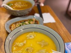 金汤黄鱼馄饨-蟹黄鱼·楼上面馆(外滩中央旗舰店)