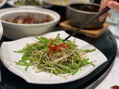 芦蒿炒芋丝-民国红公馆·秦淮八艳(夫子庙店)