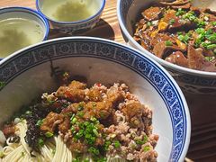辣肉面-沪西老弄堂面馆(定西路店)