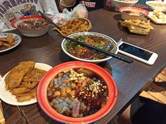 -爆炸头阿姨小四川正宗川味小吃(无任何分店)